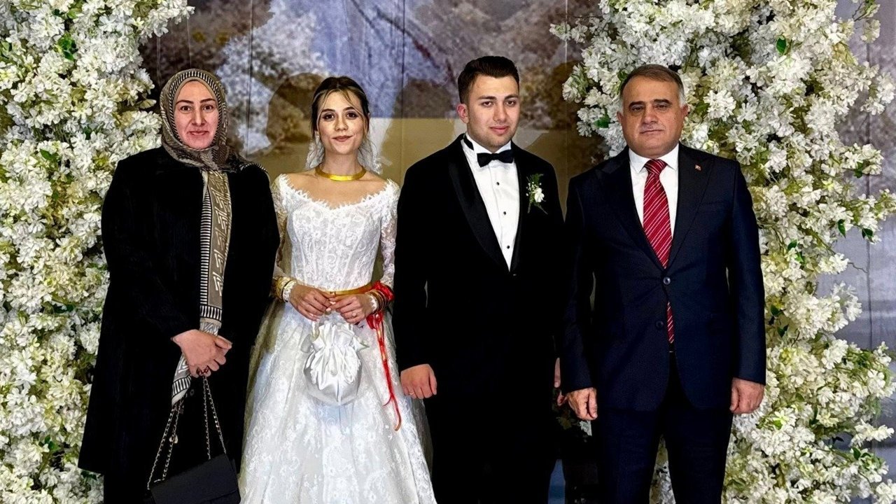 Canan ve Mehmet Sarı’dan oğullarına görkemli düğün