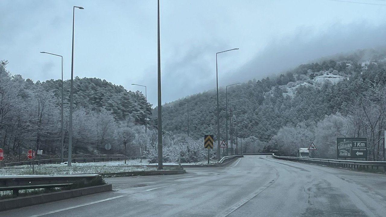 Hava buz kesti: Çorum'a kar yağdı