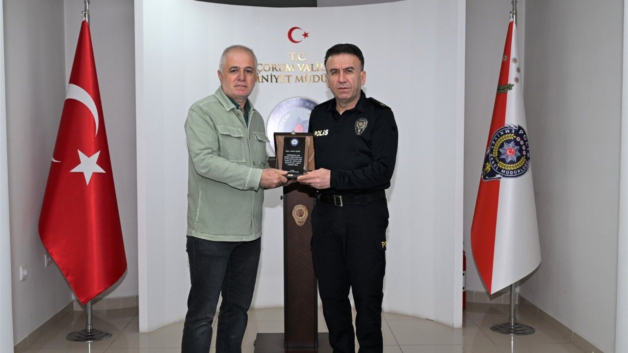 Emekli Emniyet personeline plaket
