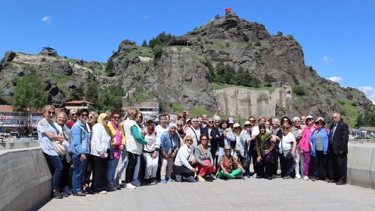 Nenehatun mezunları yarım asır sonra  “dünyanın merkezi” Çorum'da buluştu