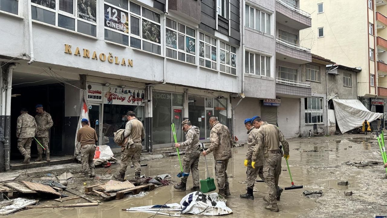 “1.513 personel ve 196 AFAD  gönüllüsü ile müdahale edildi”