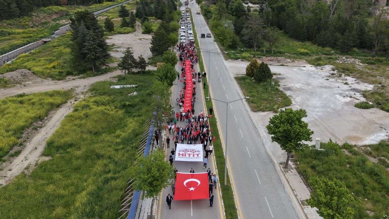 Gençlerden “şehitlere  saygı ve vefa yürüyüşü”