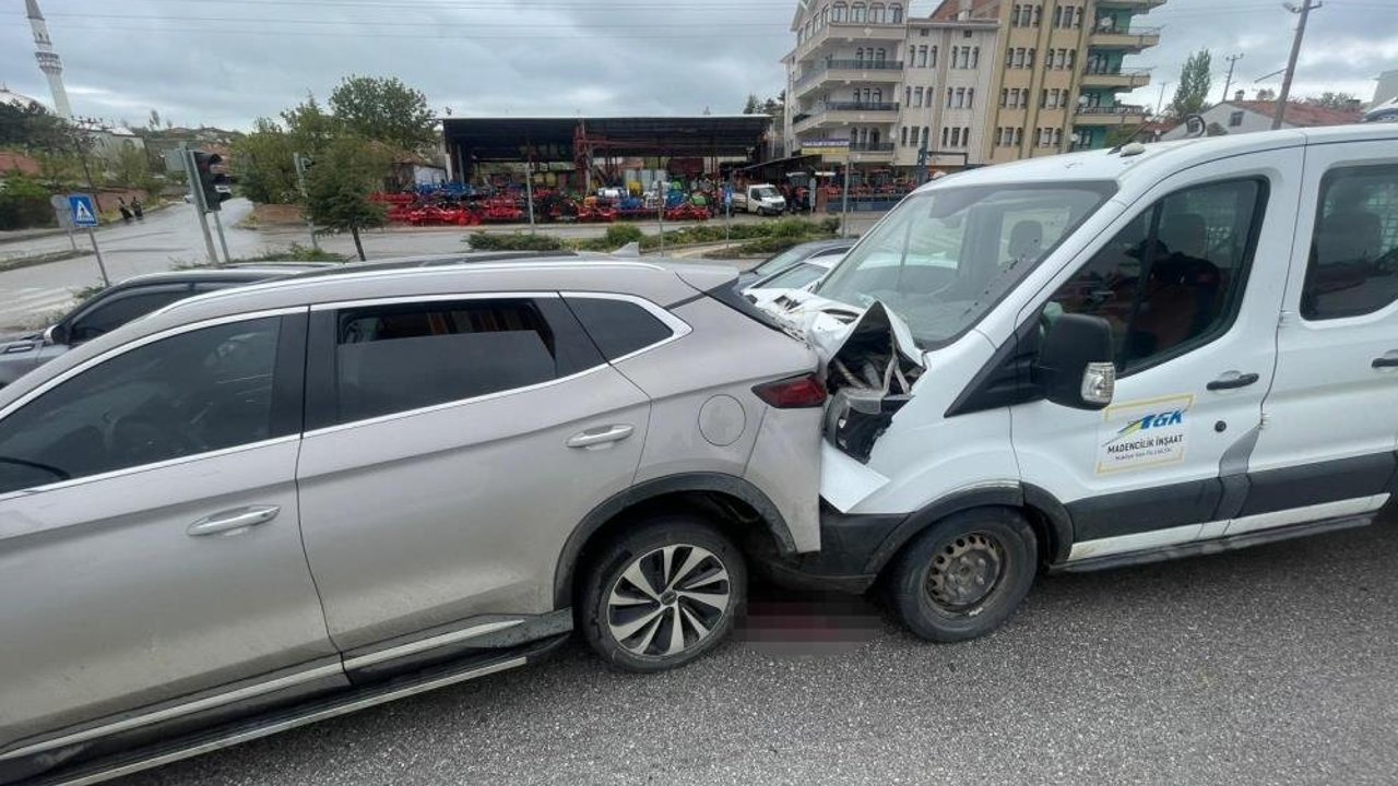 Çorum’da 3 araç çarpıştı: 2 yaralı