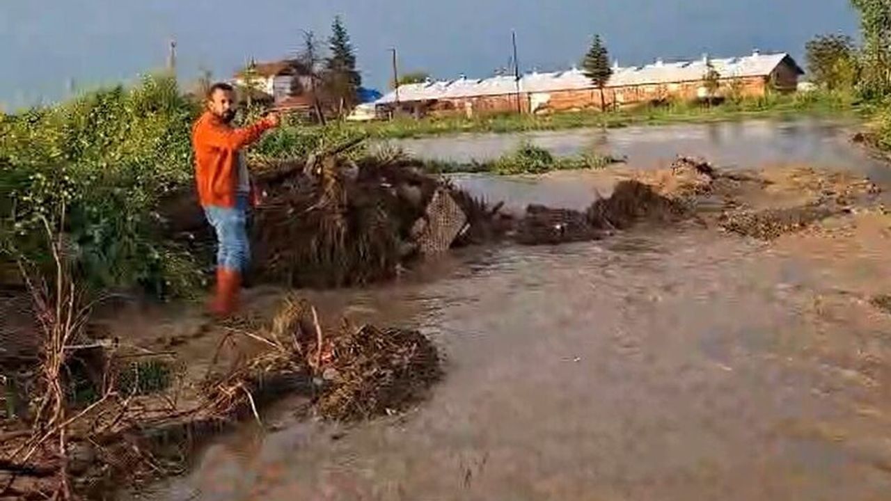 Çorum'da kuvvetli yağış seraları vurdu
