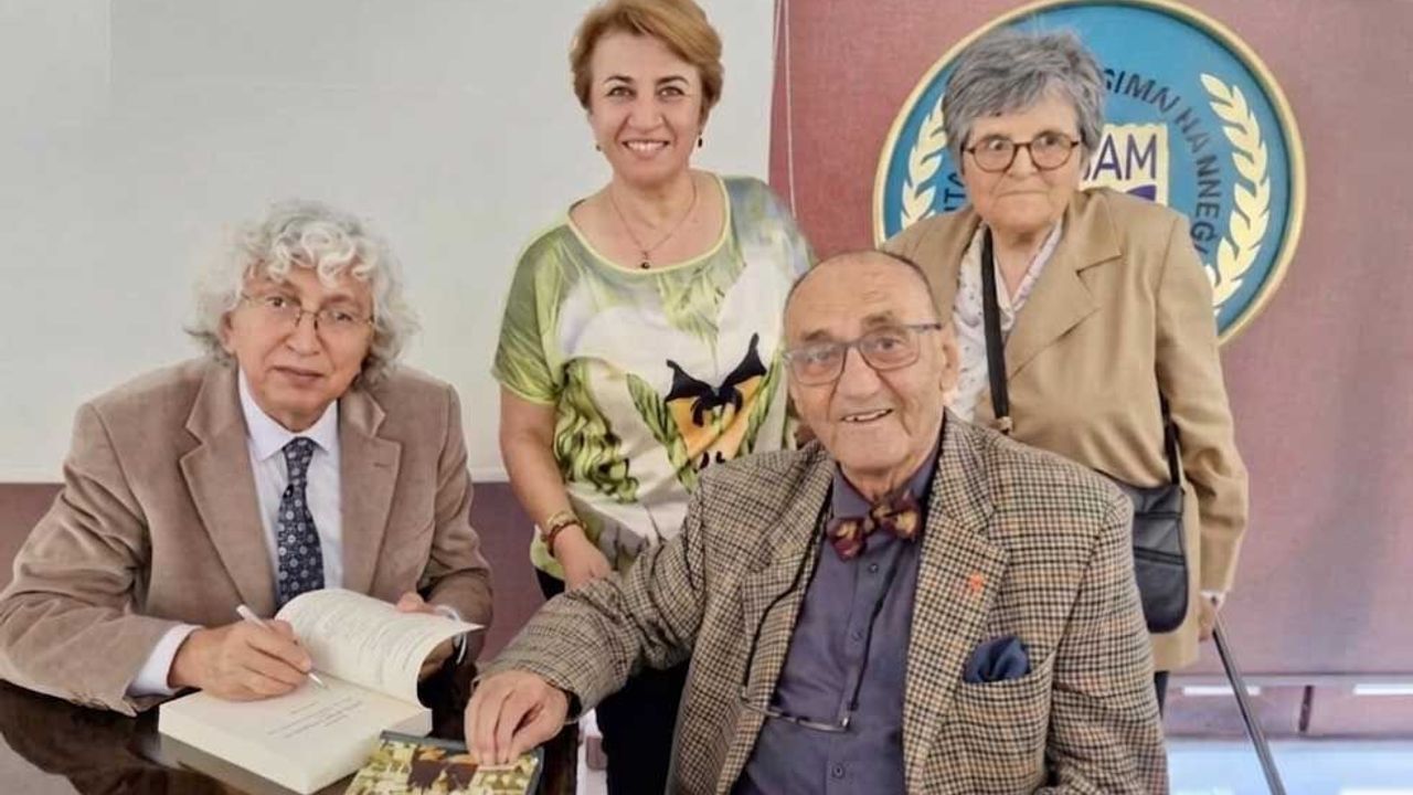 Prof. Uysal, Antalya ÇEKVA yöneticilerine kitabını imzaladı