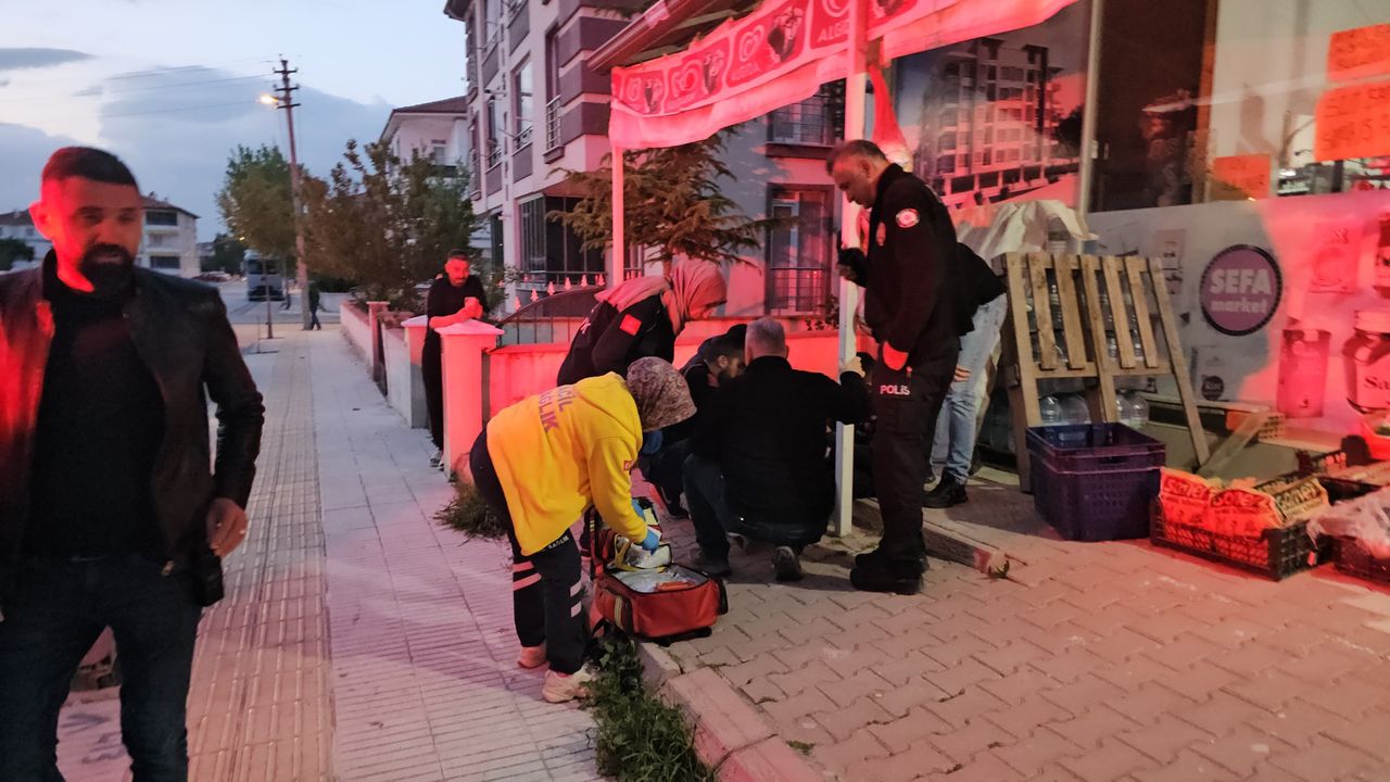 Kavgada iki bacağından bıçaklandı