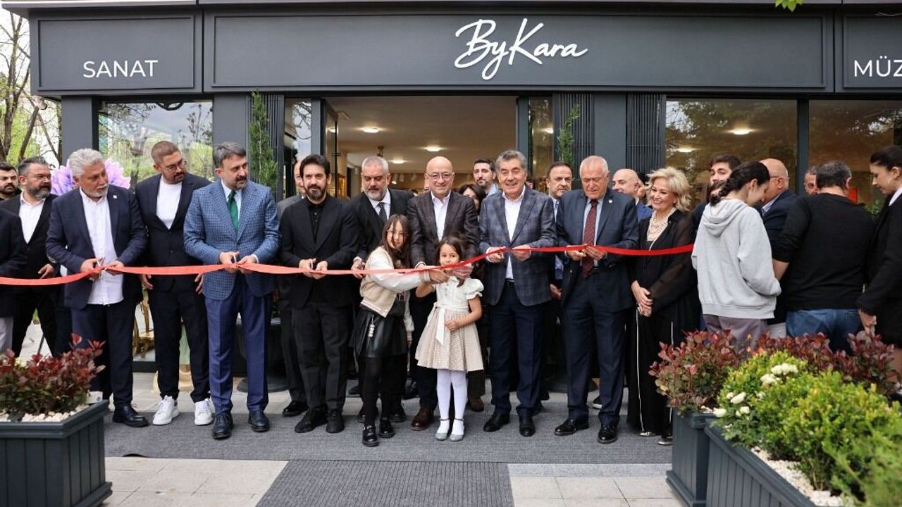 ByKara Sanat-Müzayede Galerisi’ne görkemli açılış