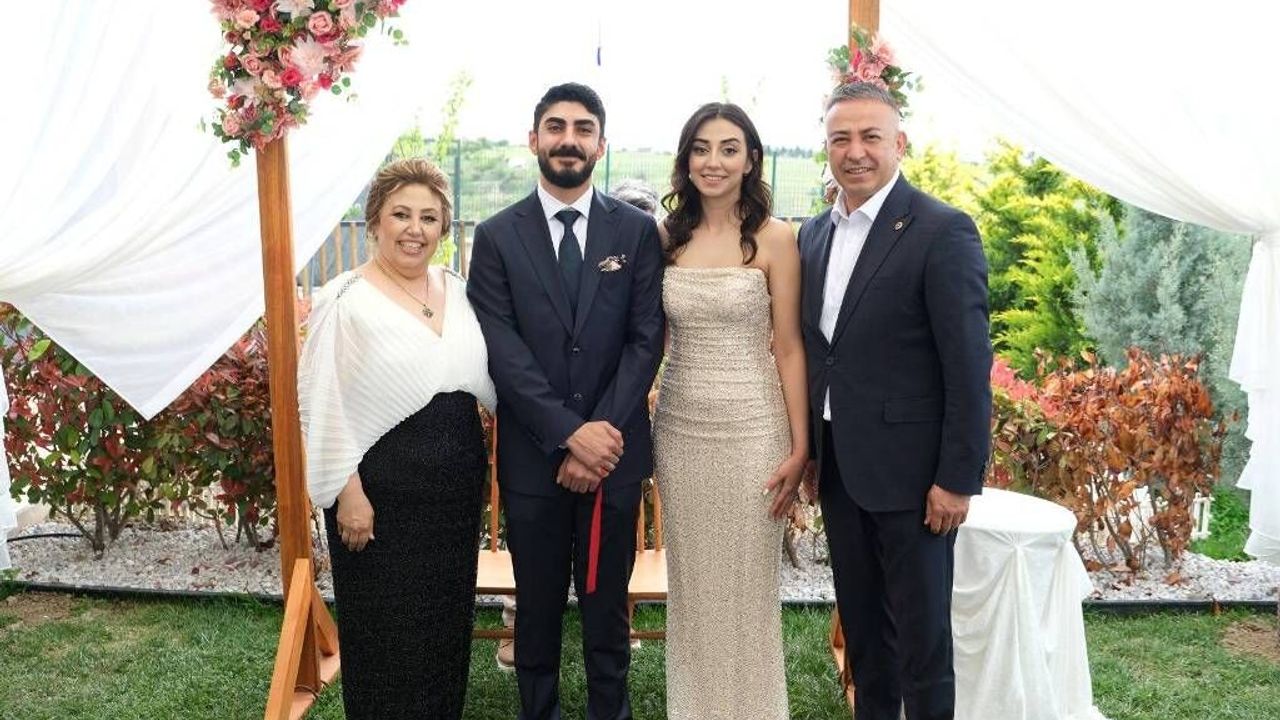 Tahtasız’ın kızı Dr. Safiye Dilan Dr. Eren Can Eren’le nişanlandı