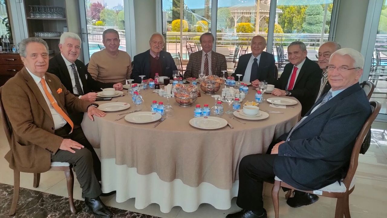 Yıllar öncesinin samimiyetini koruyan “sımsıcak” dostluklar