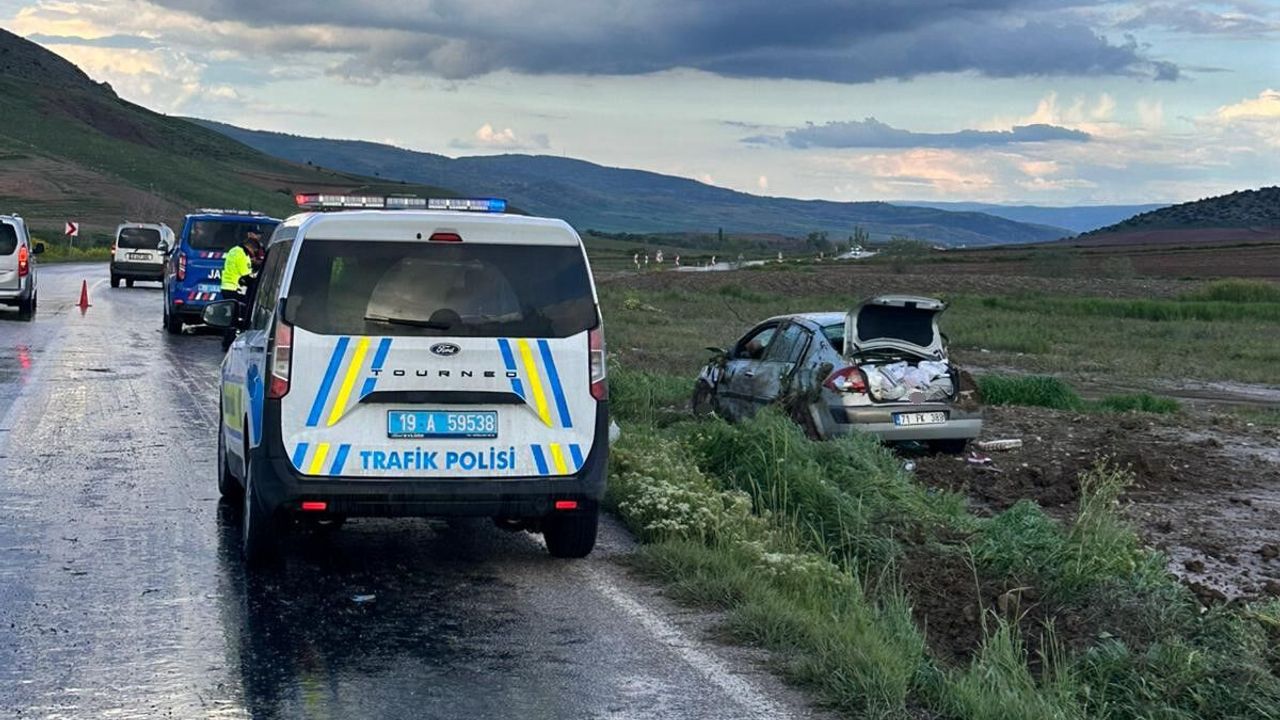 Kaygan yolda kontrolden çıkan otomobil takla attı: 5 yaralı