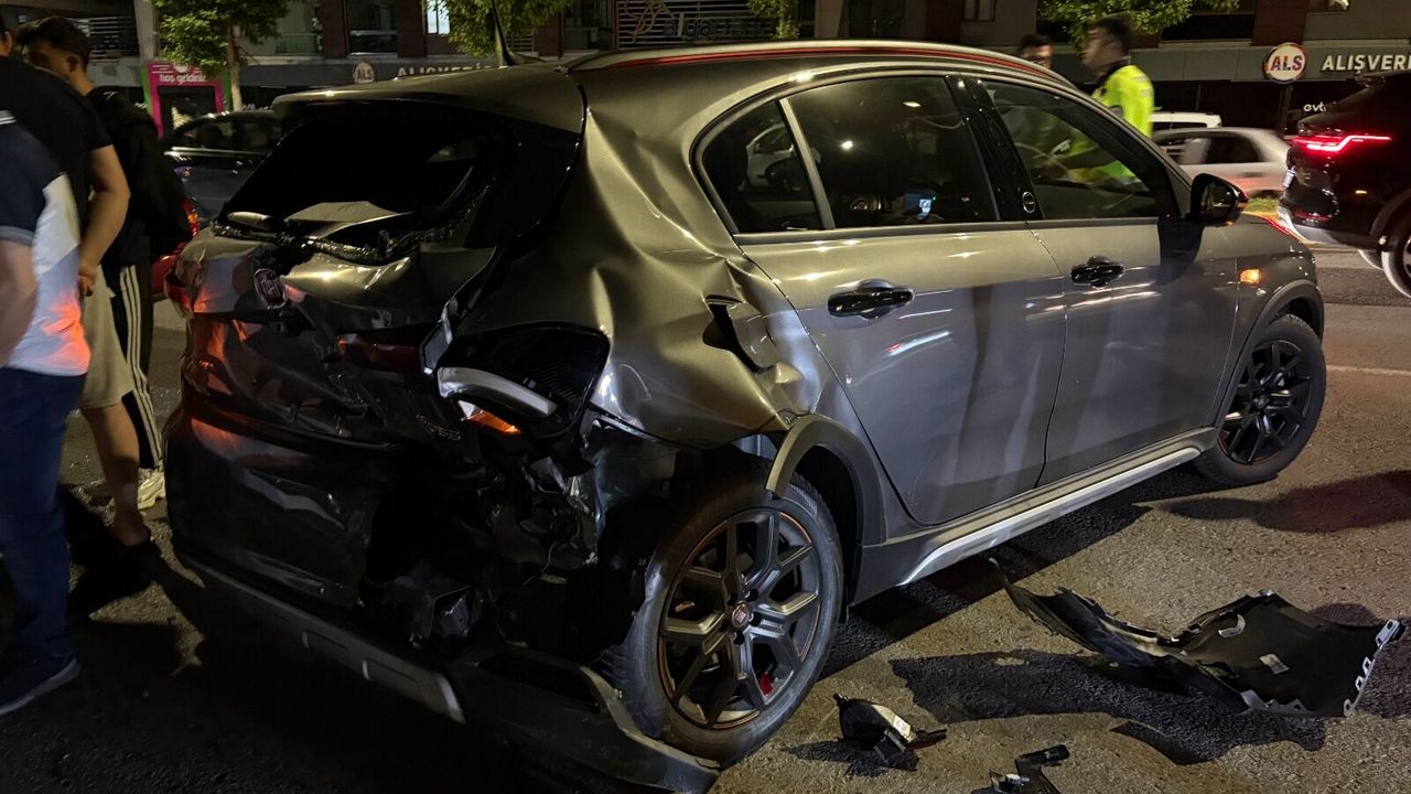 Osmancık Caddesi'nde zincirleme kaza: 2 yaralı