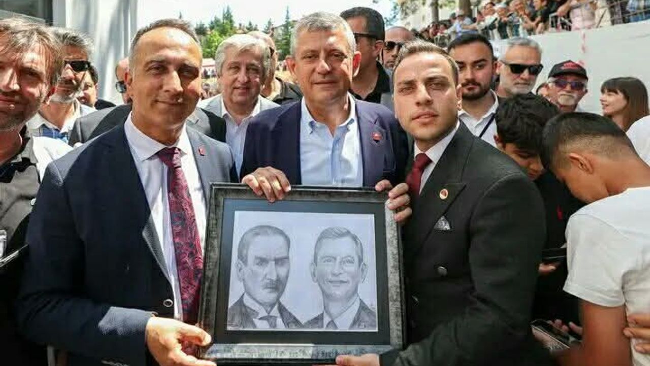 Özgür Özel’e  anlamlı tablo
