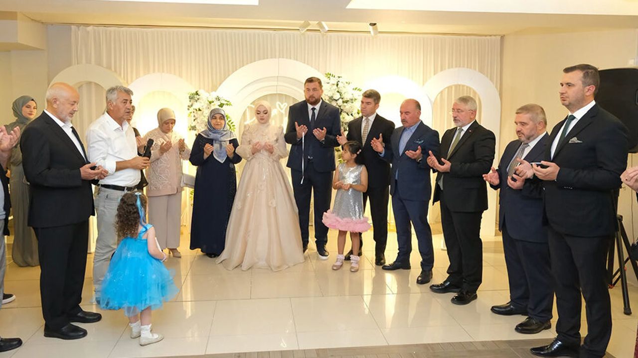 Aşgın’ın oğlu nişanlandı