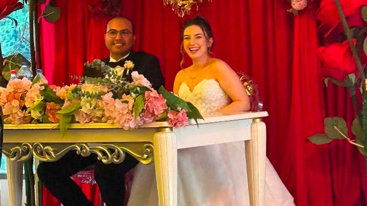 Dr. İpeksu Arun ile  Dr. Cem Karaca  hayatını birleştirdi