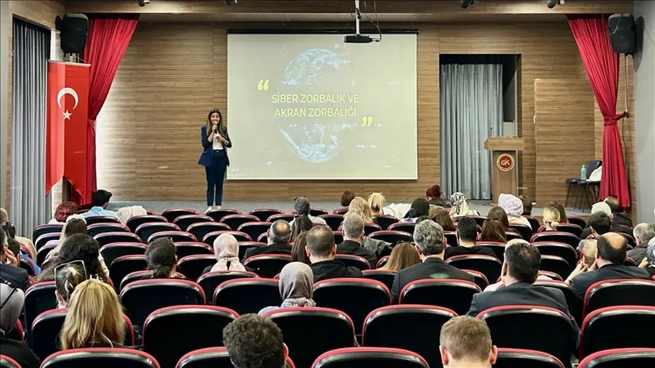 Öğretmenlerin seminerleri online mi olacak?