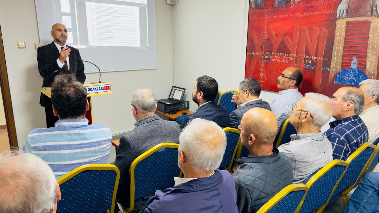 “Sekülerleşmenin dinsizlikle özdeşleştirilmesi doğ