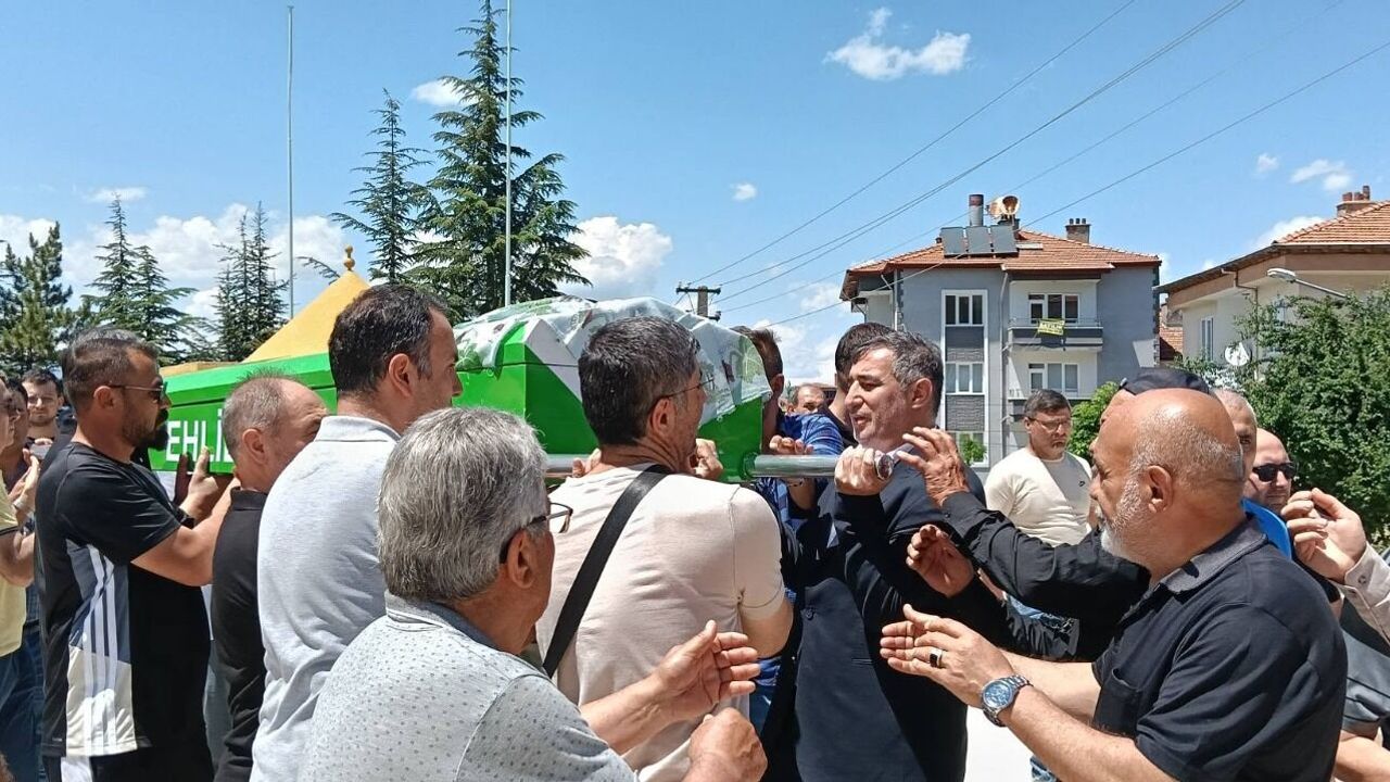 Naile Akça toprağa verildi