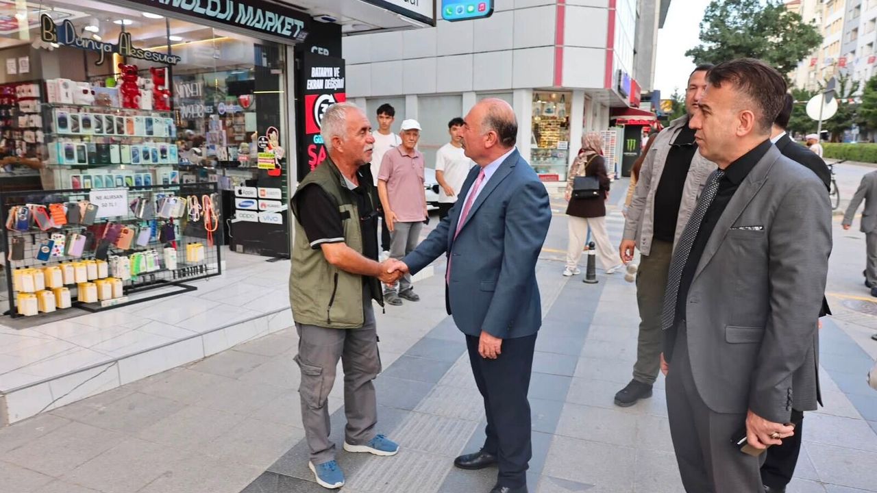 Vali cadde esnafına  “hayırlı işler” diledi