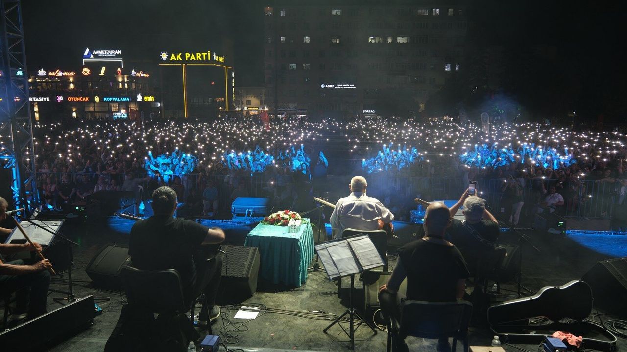 “Onbinlerce kişi festival  coşkusu yaşadı”