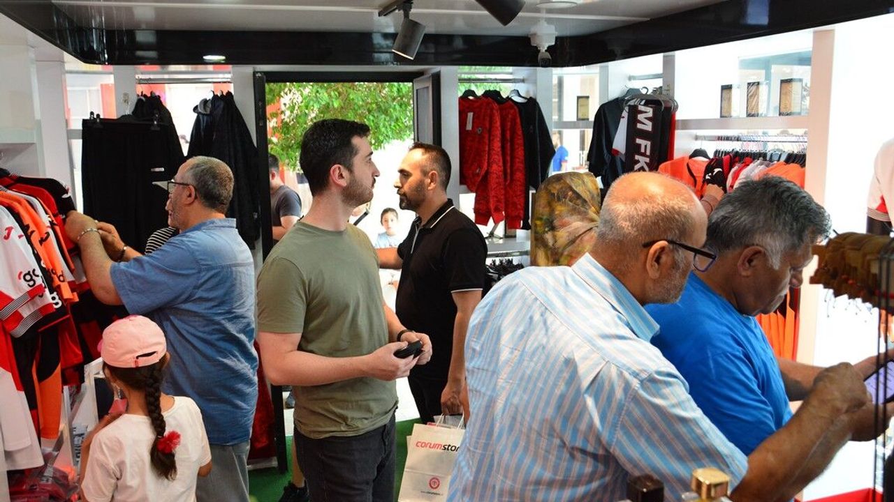 Çorum FK'nin yeni sezon formalarına taraftarlardan yoğun ilgi