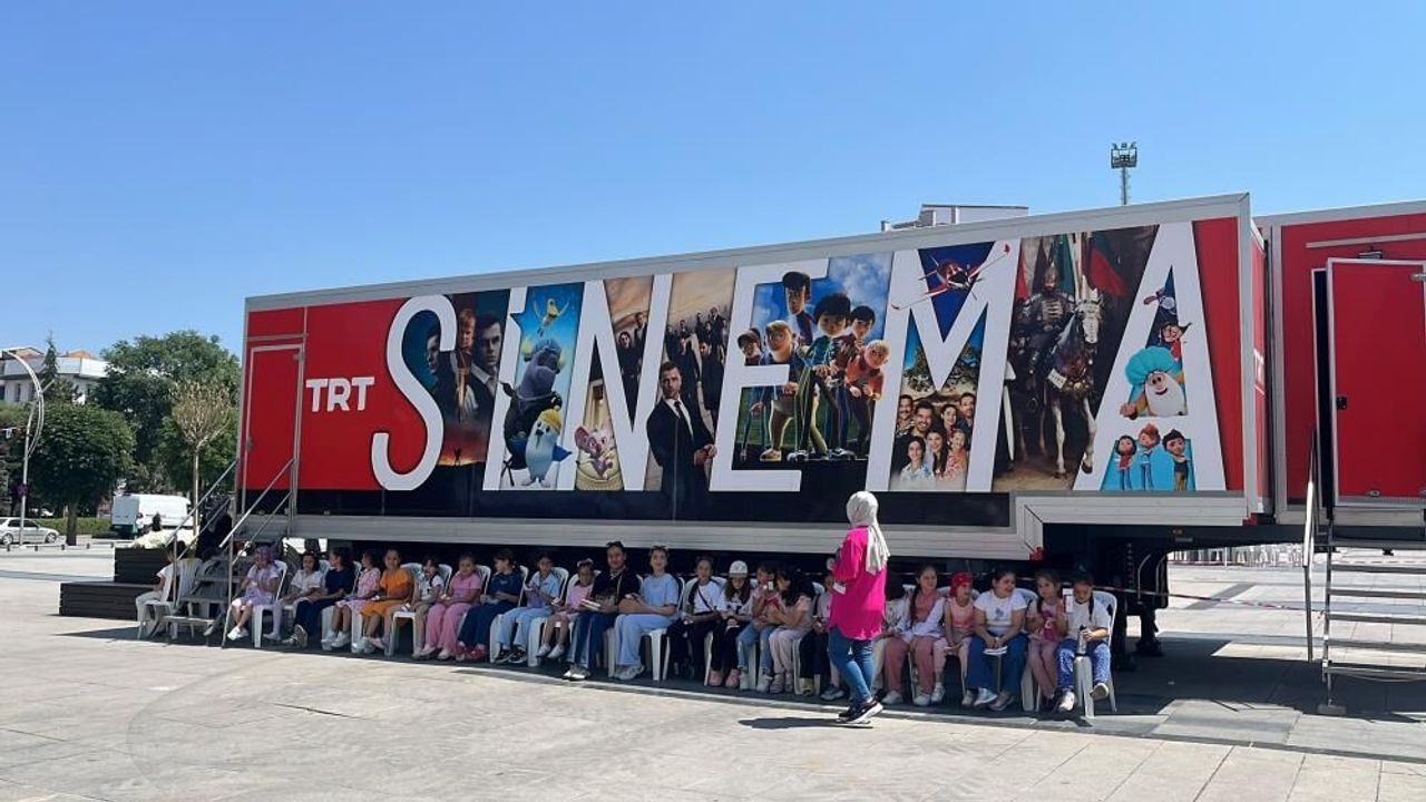 TRT Sinema Tırı Çorum'da çocukları beyaz perdeyle buluşturdu