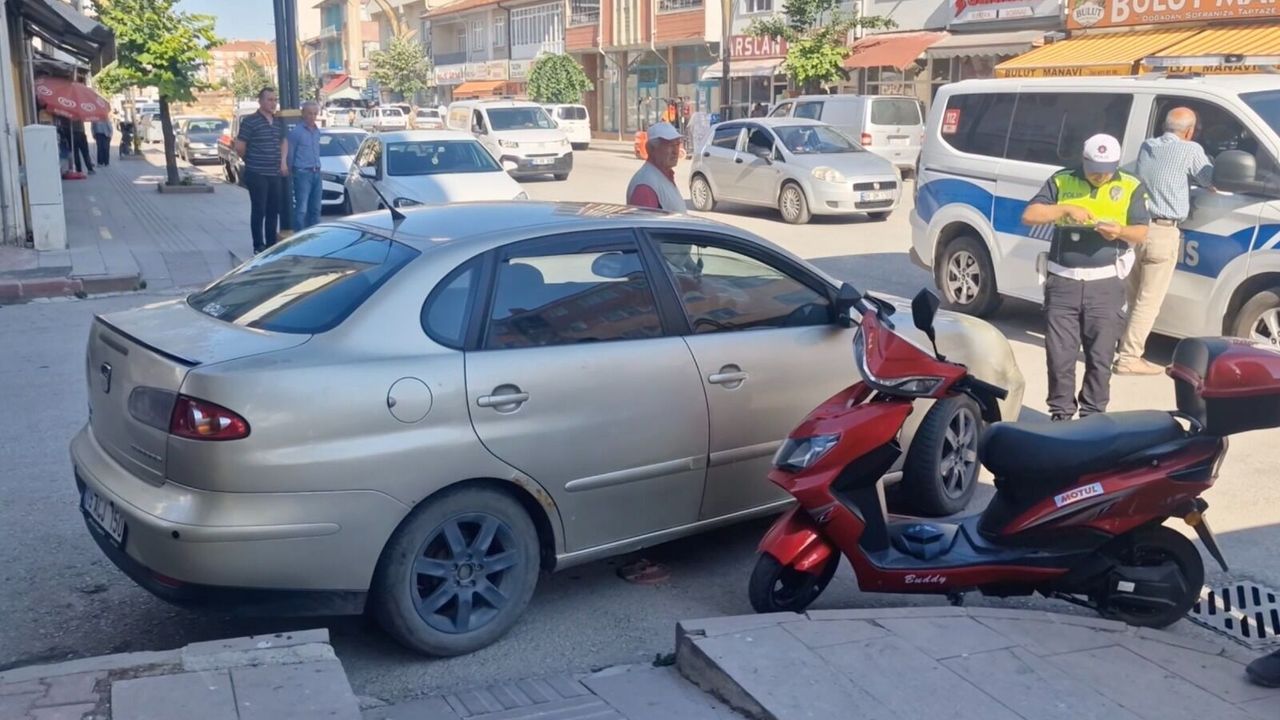 Otomobille motosiklet  çarpıştı: 2 yaralı
