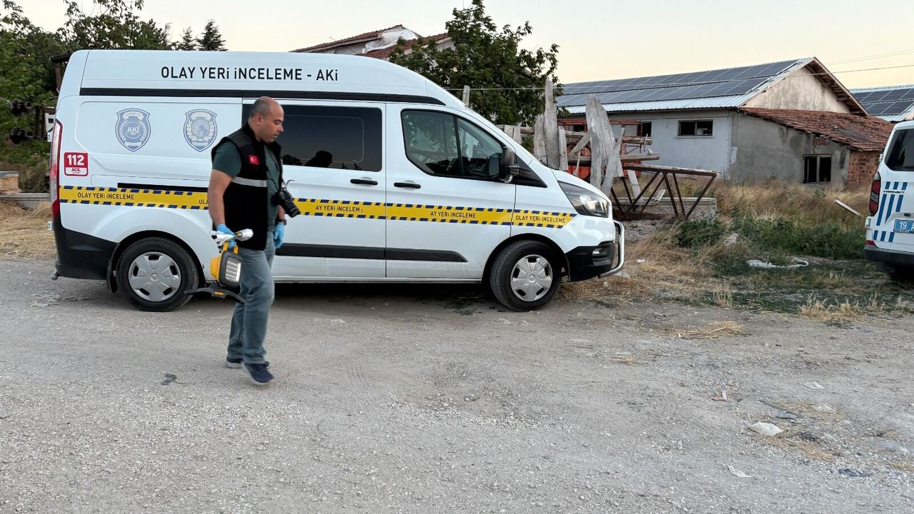 Köy yolunda tartıştığı kişiyi tüfekle vurdu