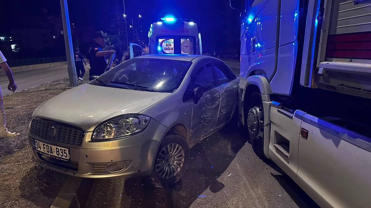 TIR ile otomobil  çarpıştı: 2 yaralı