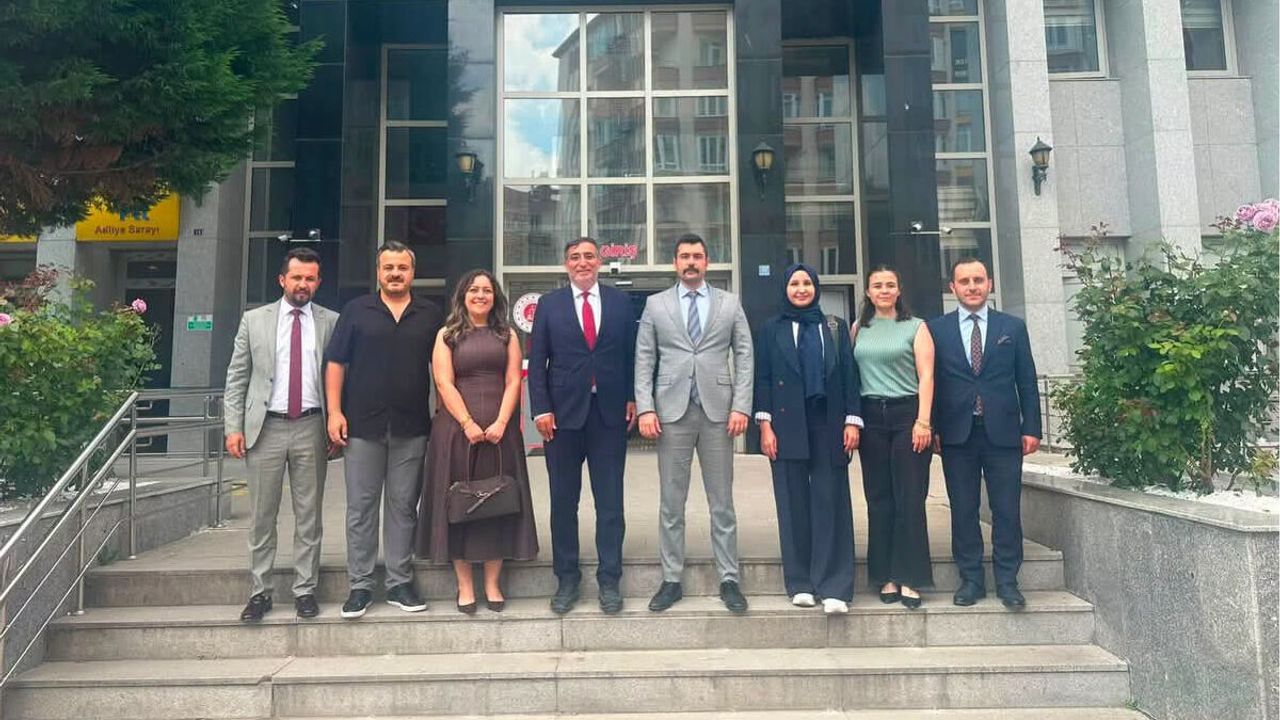 Baro Yönetim Kurulu’ndan, Adalet Komisyonu Başkanı Kurt’a kutlama