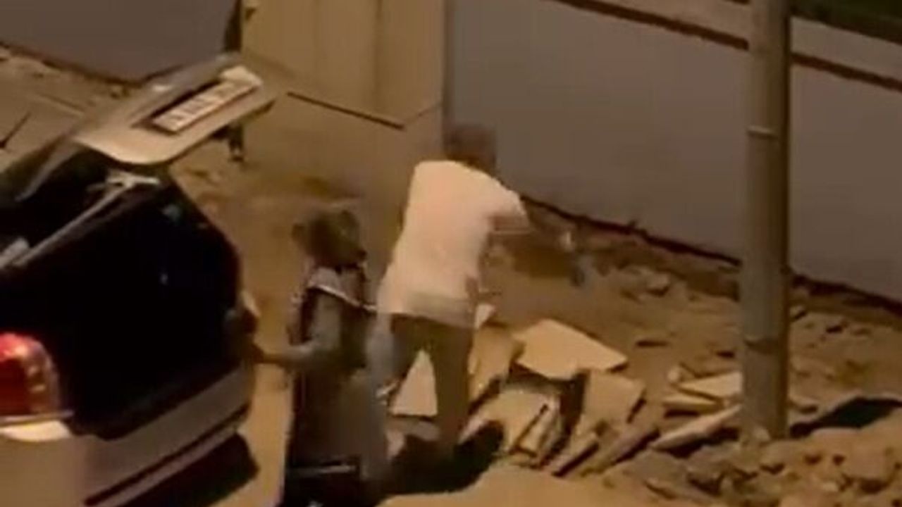İzin aldık" dediler, belediyenin kaldırım taşlarını evlerine götürdüler!