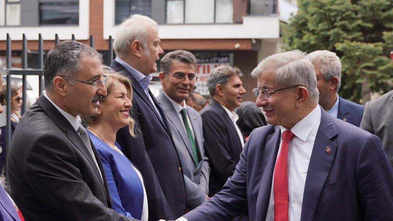 Partisinin feshi sonrası açıklama: "Türkiye'de siyasi sistem çıkmaza girdi"