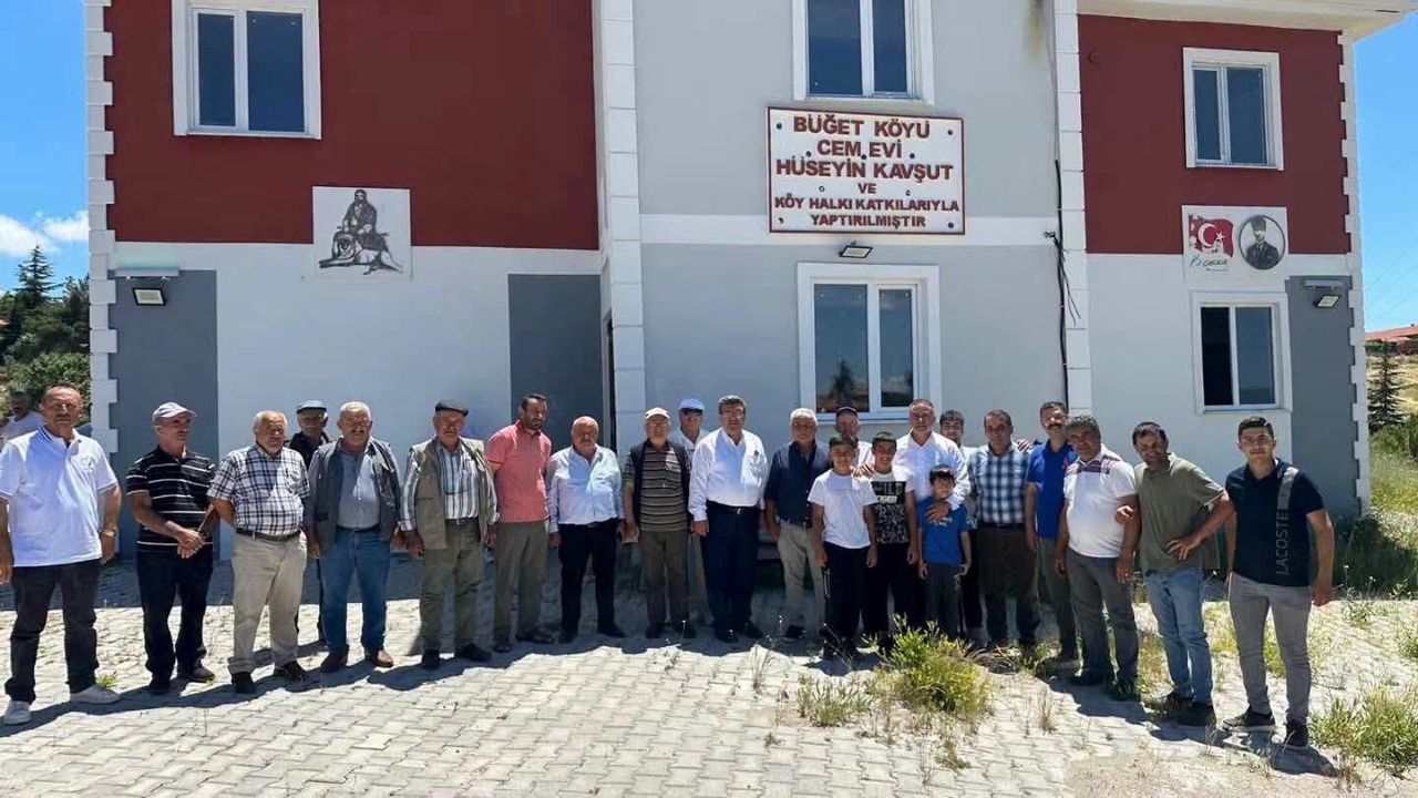Şükür kurbanı kesip, aşure lokması dağıttılar