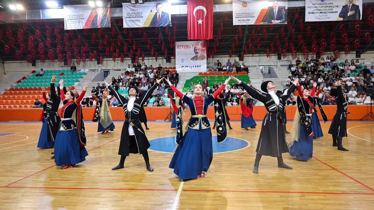 Çorum'da Kafkas ezgileri ve halk dansları büyüledi
