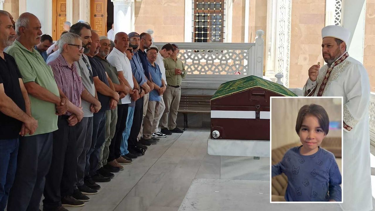 Küçük Bayezit’a hazin tören