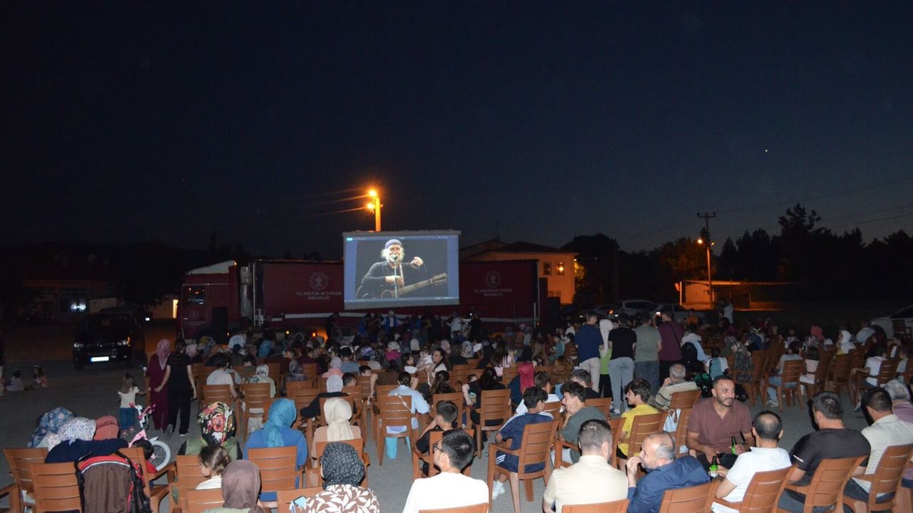 Gezen Sinema TIR’ı Dodurga'da  vatandaşlarla buluştu