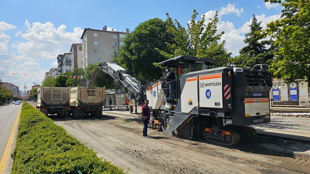 Gazi Caddesi’nde 2. etap  asfalt çalışması başladı