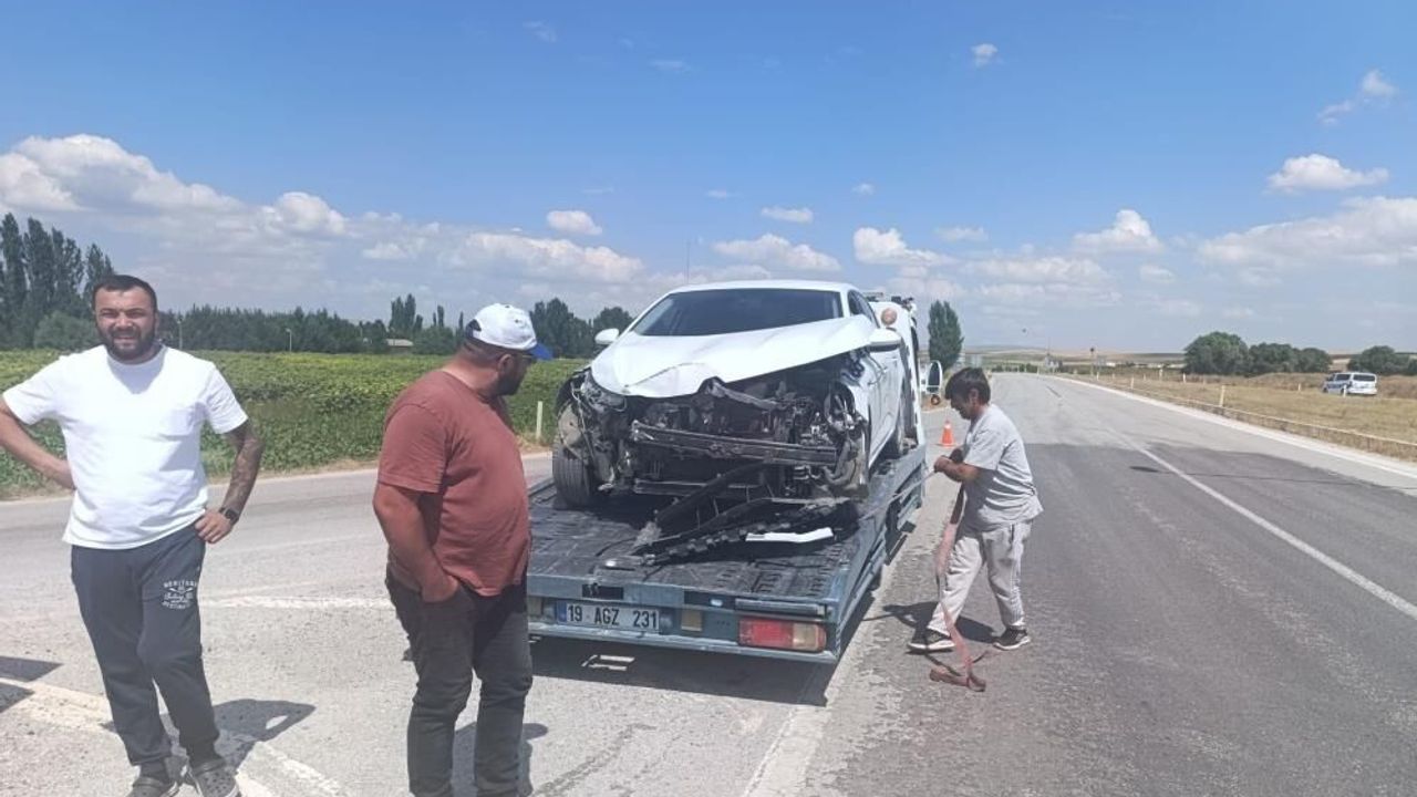 Çorum'da pikap ile otomobil çarpıştı: 2 yaralı