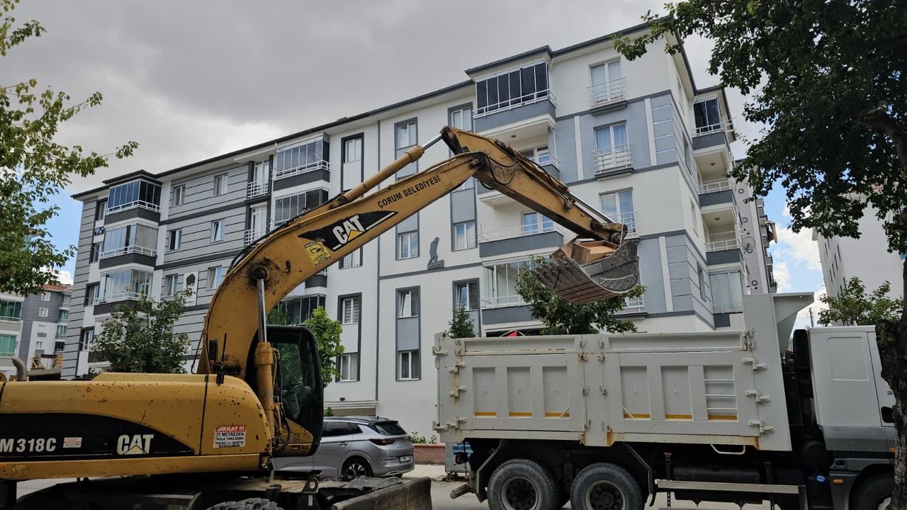 Çorum’da bir evden 3 kamyon çöp çıkarıldı