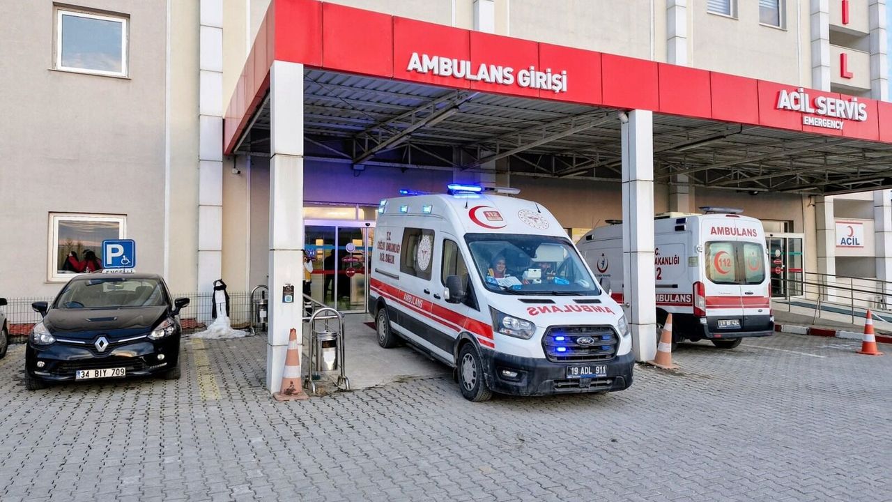 Elini yem karma makinesine  kaptırdı!