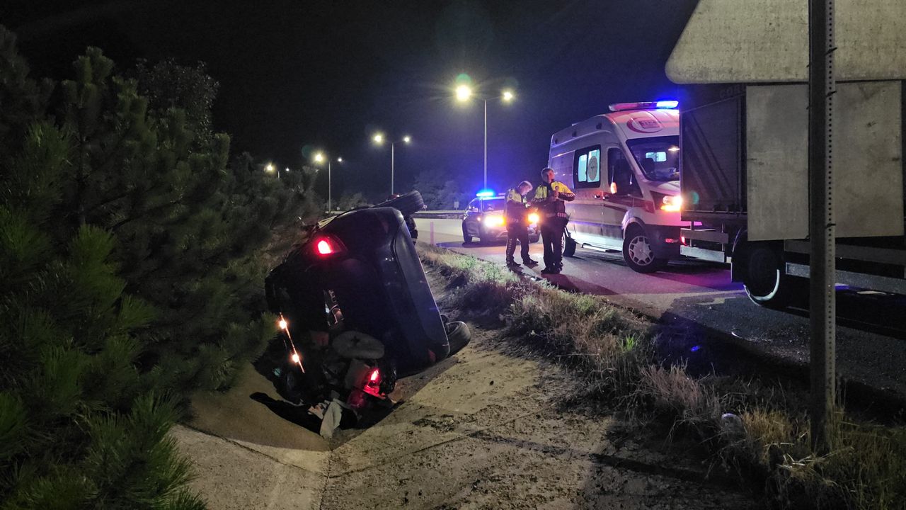 Çorum’da kontrolden çıkan otomobil devrildi: 2 yaralı