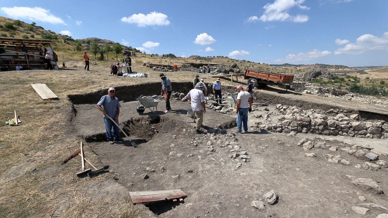5 ülkeden 55 bilim insanı Çorum’da: 8 bin yıllık gizem araştırılıyor