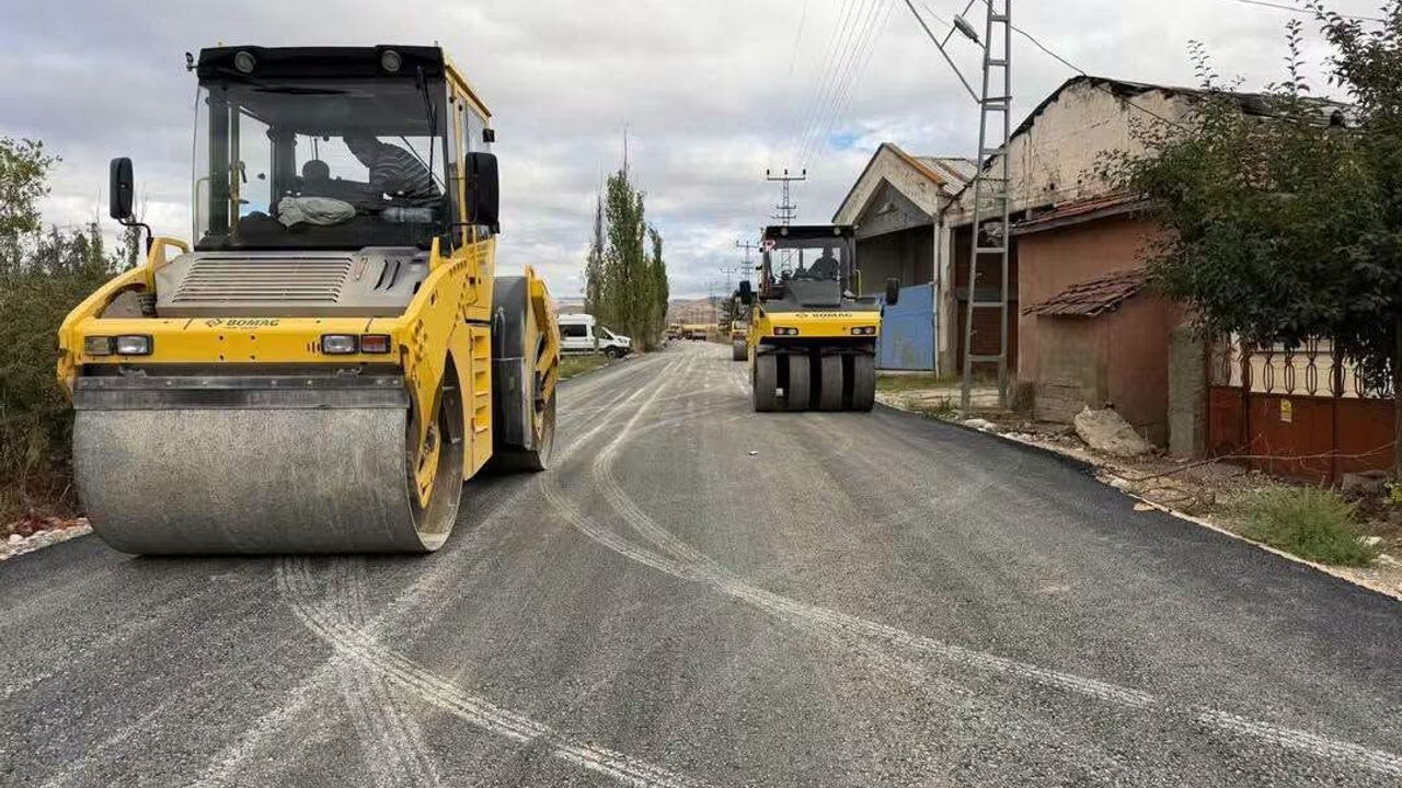 Grup yoluna sıcak asfalt