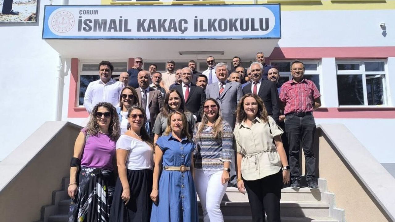 Çağlar, yenilenen İsmail Kakaç İlkokulu’nda öğretmenlerle buluştu