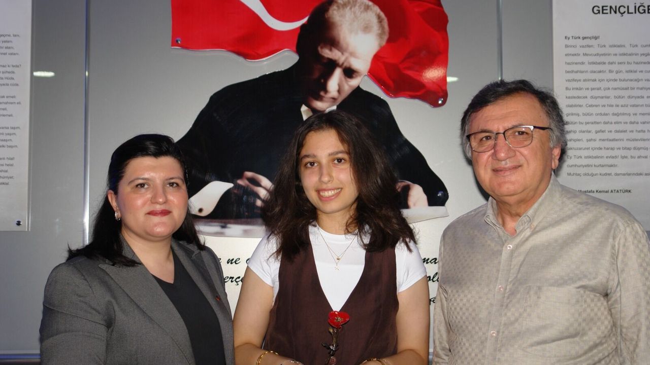 YKS Sayısal il birincisi Temür’e Final’den plaket