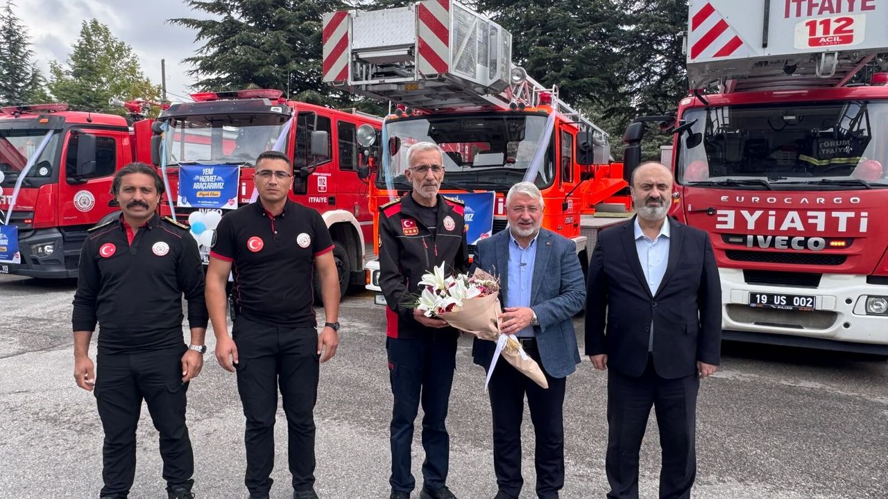 Aşgın’dan itfaiyeye hem kutlama hem 4 araç