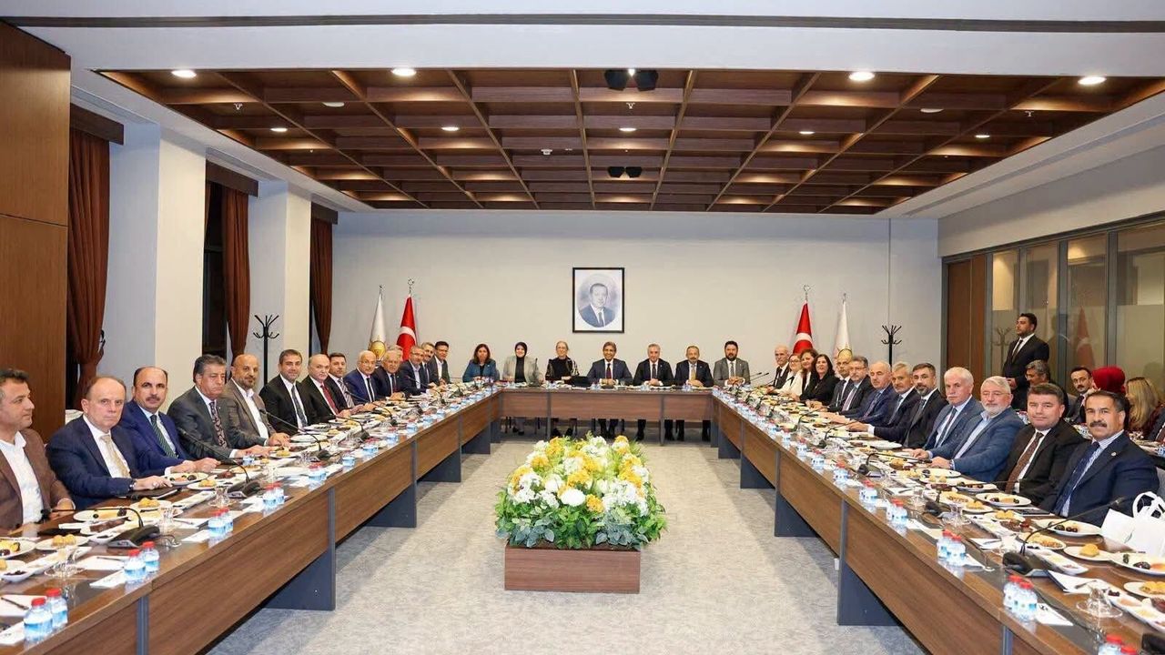 Aşgın, partisinin başkanlar zirvesinde