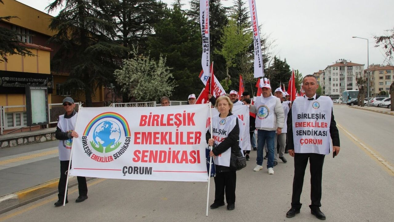 Emekliler Ankara’ya yürüyor