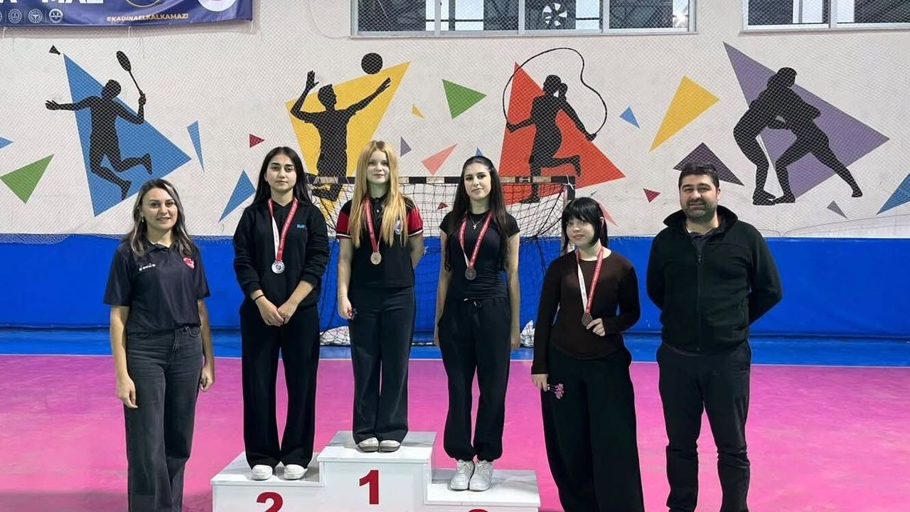 Cumhuriyet coşkusu dart tahtasına taşındı