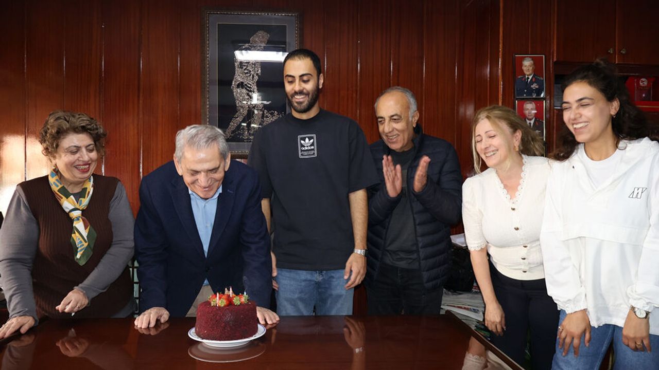 Prof. Habib Akdoğan ile  oğlu Utku’nun kutlamaları