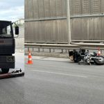 Yola düşen demir motosiklet sürücüsünü hastanelik etti